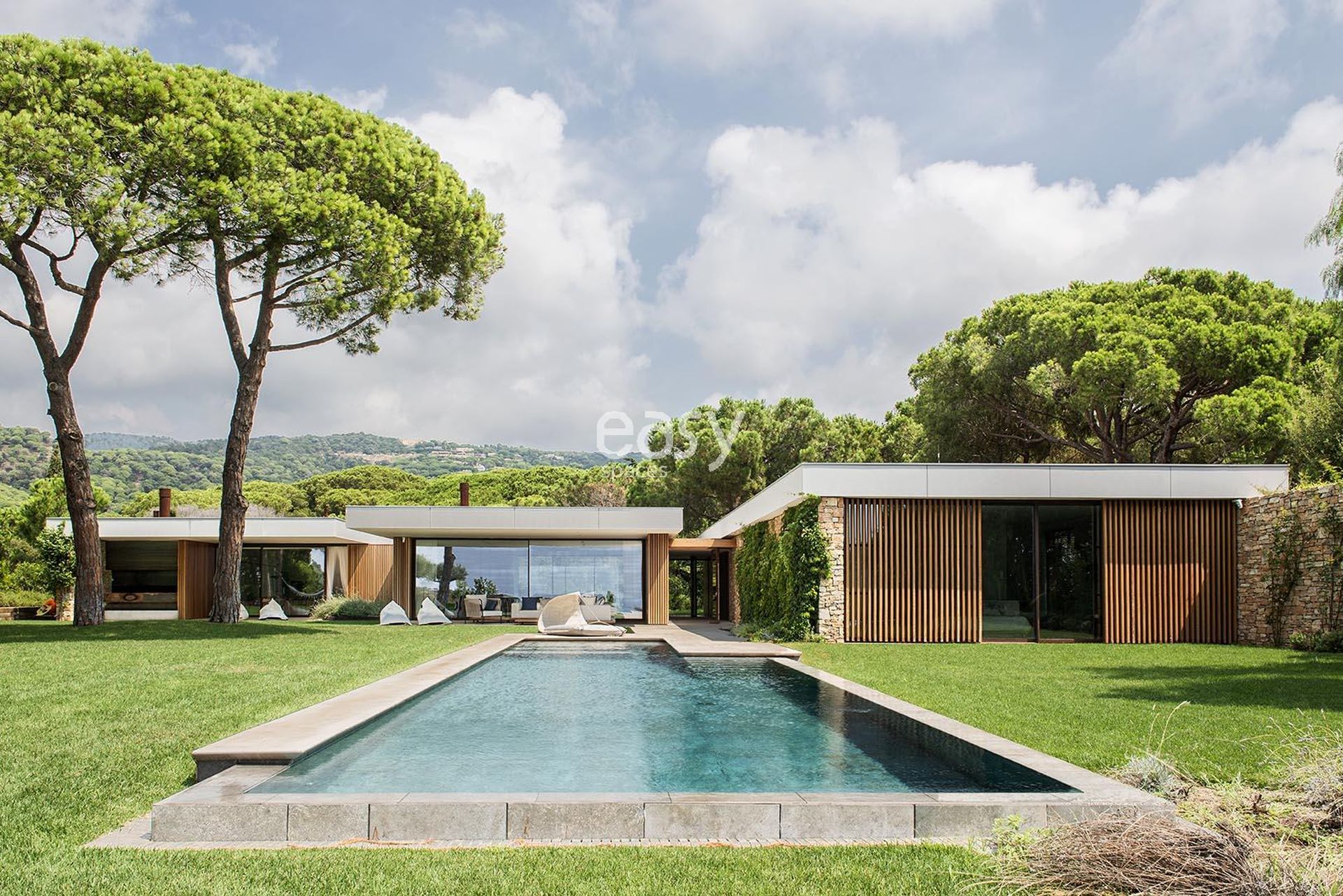 Outdoor photoshoot locations at North of France : natural landscapes and architectural environments