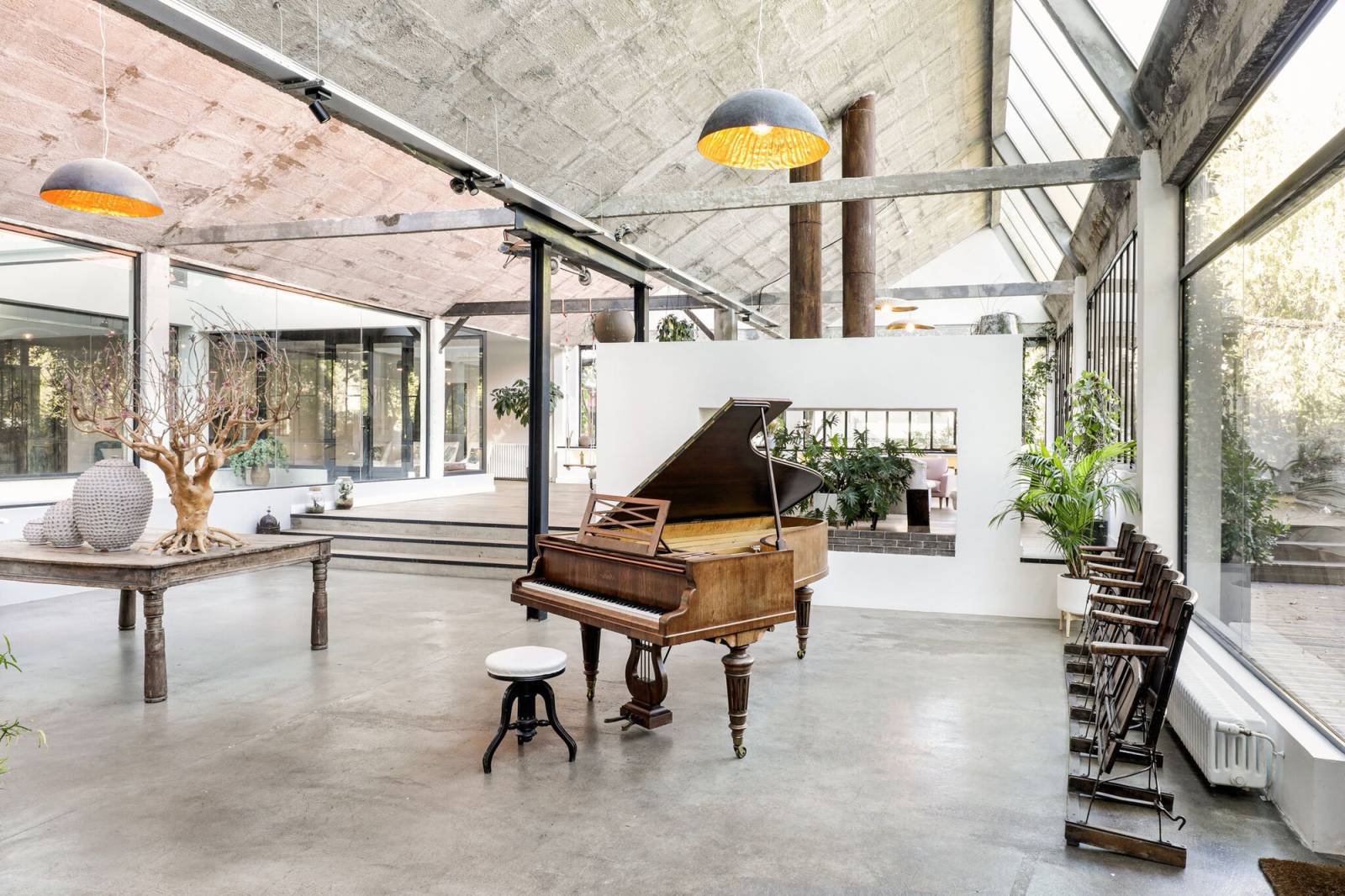 Rent a industrial loft for a photo shoot in Paris