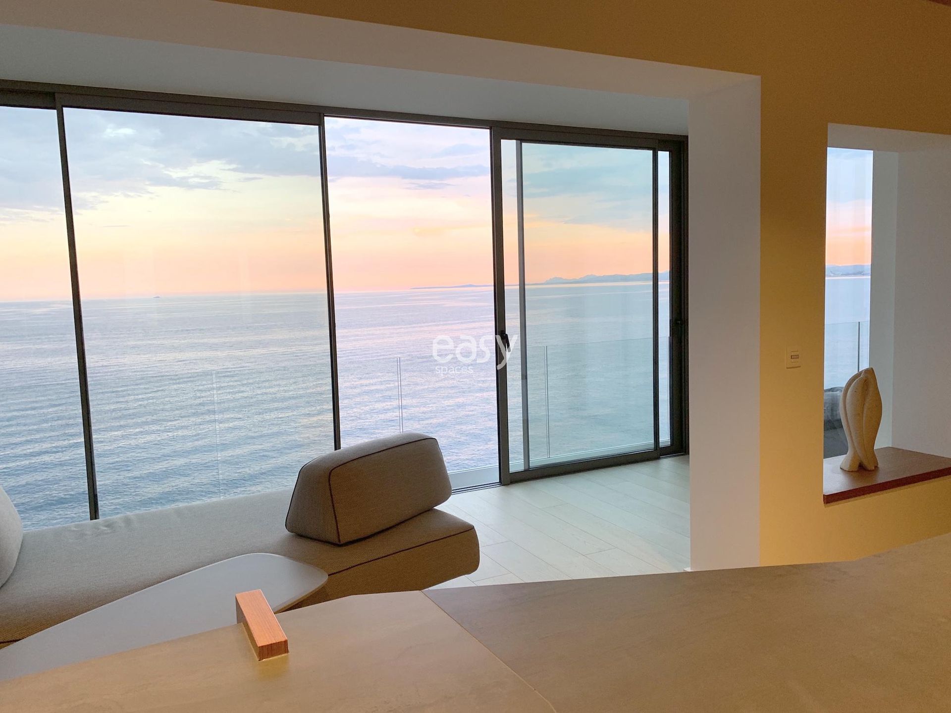 Outdoor photoshoot locations at East of France : natural landscapes and architectural environments