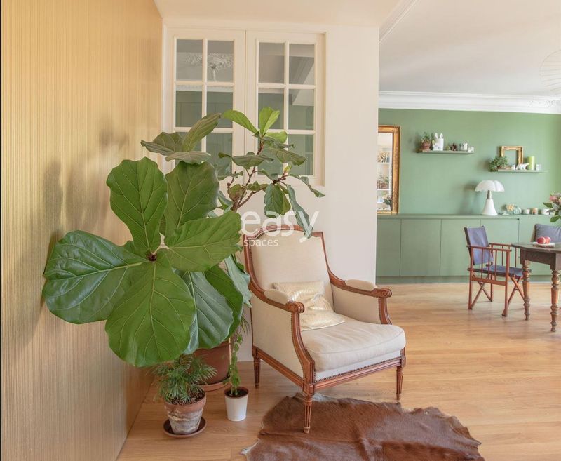 apartment available for rental specifically for filming purposes in Paris, FRANCE