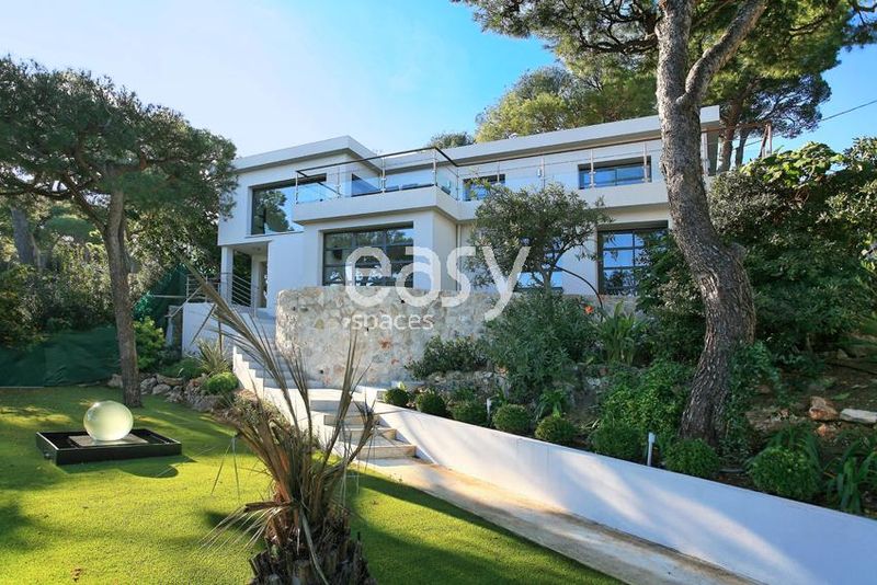 Contemporary villa with panoramic sea view available for photo shooting rental