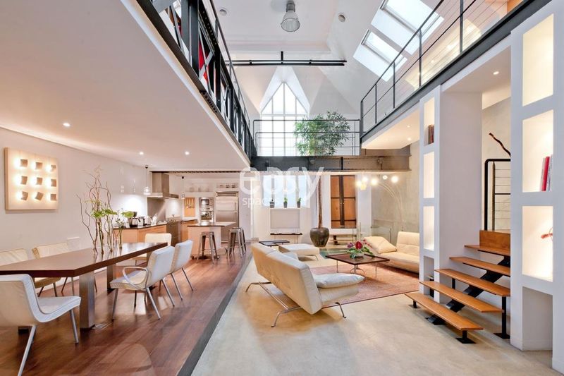 industrial location suitable for hosting professional and various event activities in Paris