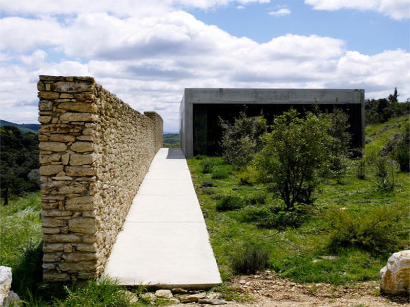 Spacious and Modern Loft Perfectly Designed for Photography Sessions in the South