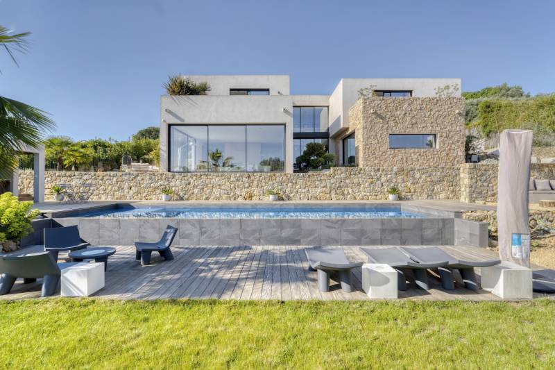 luxury house available for rent for hosting exclusive events in the beautiful south of France