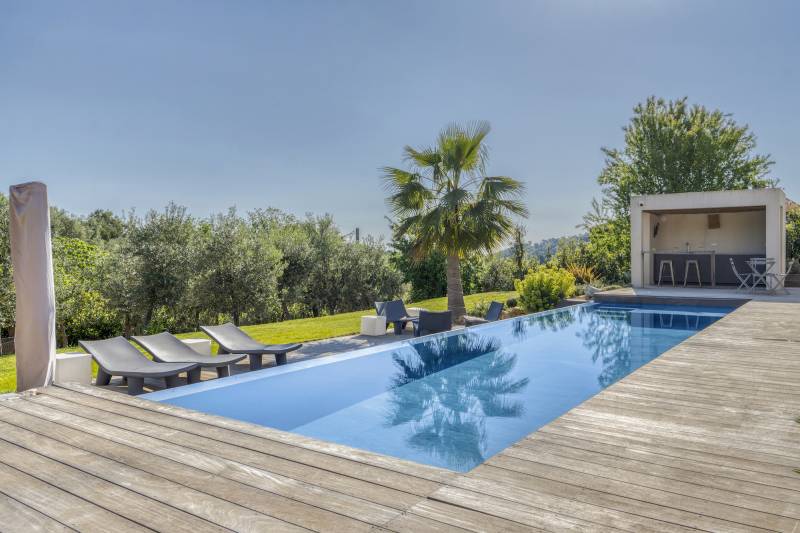 Contemporary house available for rent specifically for filming purposes in Cannes, France