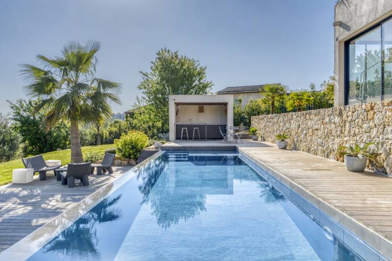 rent a modern house for a professional photoshoot session in the FRANCE 06 region