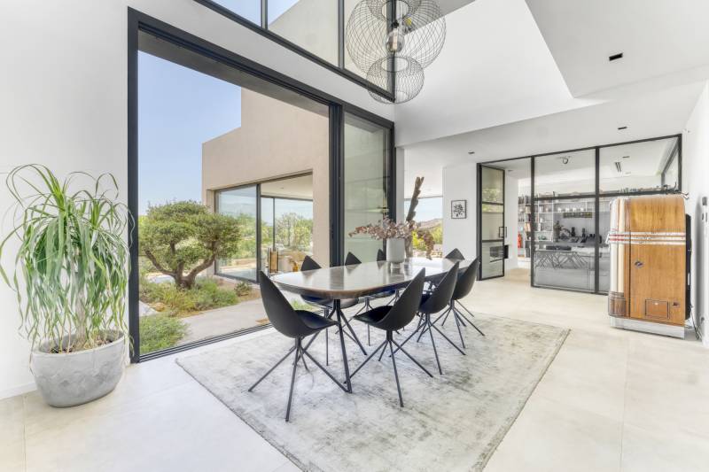 Contemporary house available for rent for hosting various types of events on the French Riviera in FRANCE