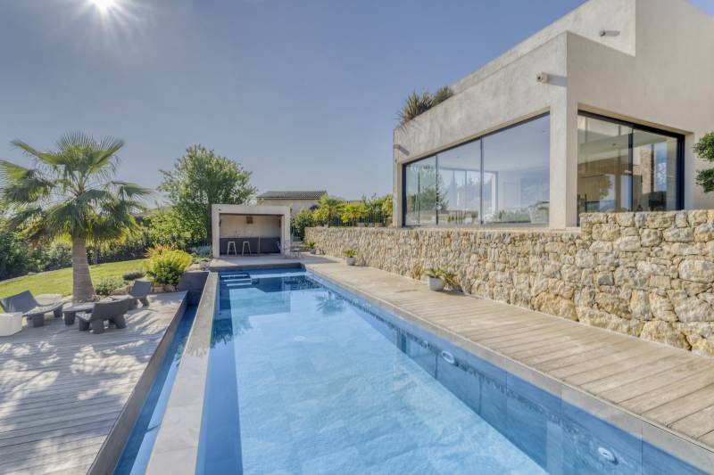 Contemporary house available for rent in FRANCE specifically for photo shoots in Cannes