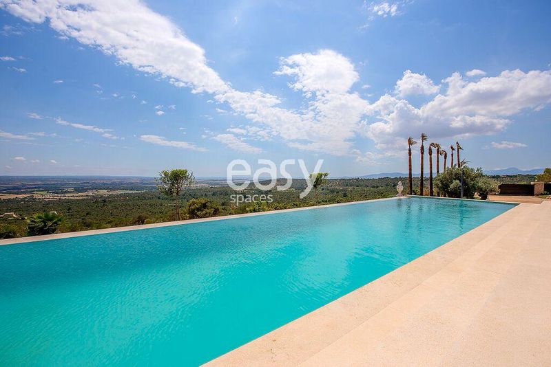 Contemporary modern villa perfectly designed for high-end professional photo shooting in Palma de Majorque