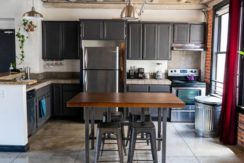 Rental Shooting Location Available in Los Angeles, France for Professional Photo and Video Sessions