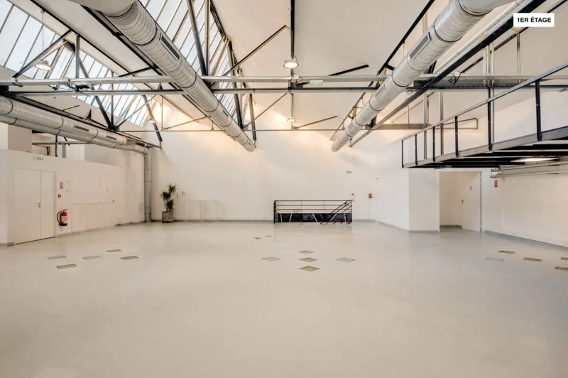 rent an industrial space in FRANCE for a professional photo shoot in Lyon with ample room