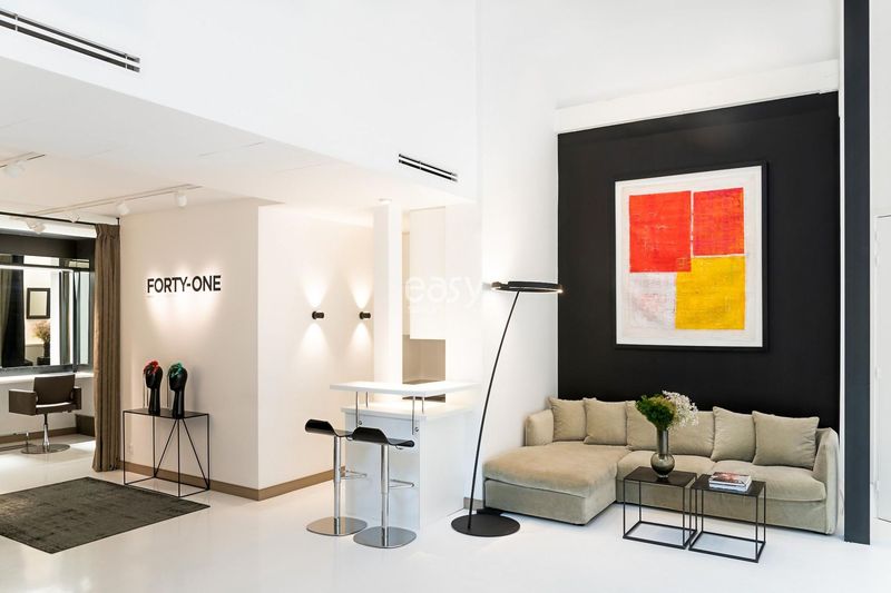 photographic studio available for rent in Paris France for professional photoshoots and creative sessions