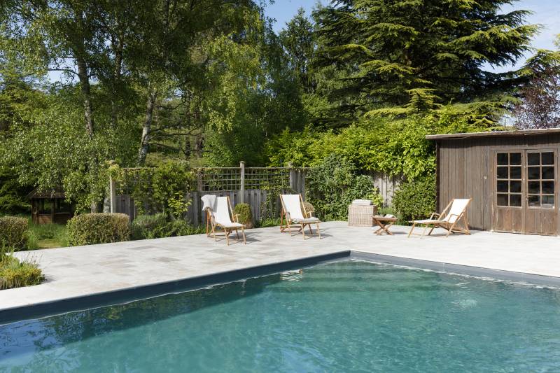 Bucolic setting in FRANCE ideal for a scenic and charming Parisian photoshoot