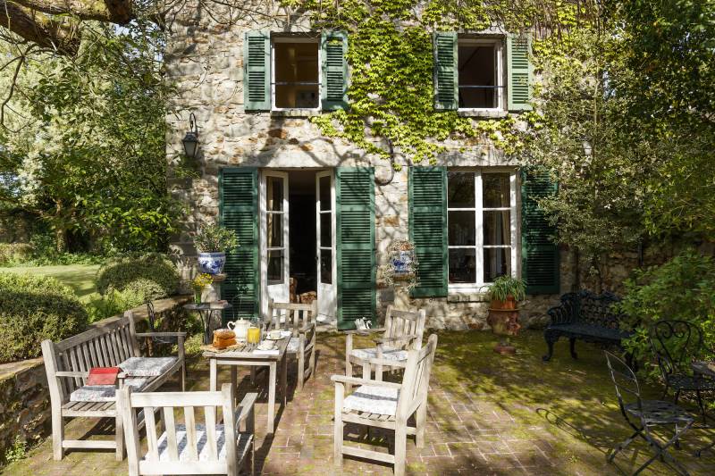 Renting a Charming and Authentic Country House for a Photoshoot in Paris in France