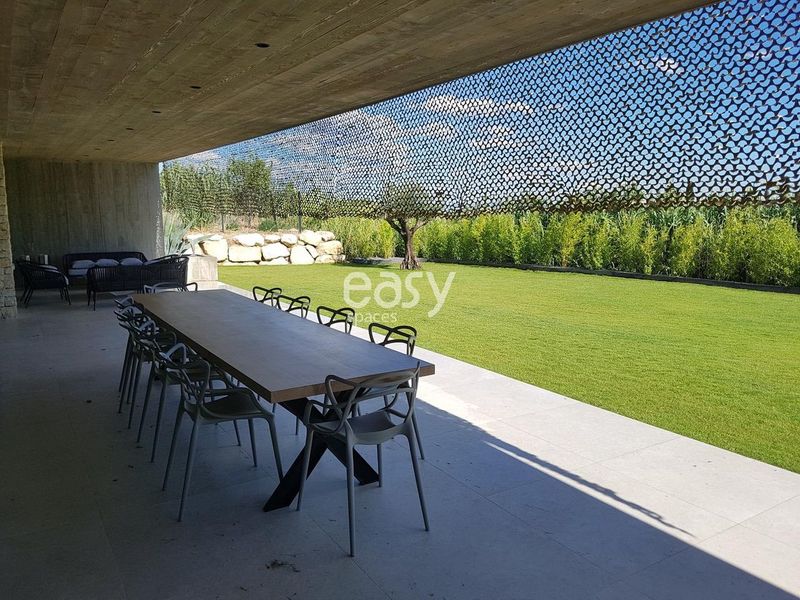 venue with a large terrace suitable for hosting event activities in the department 84 in FRANCE