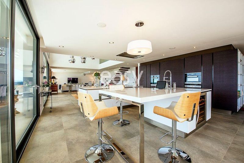 Contemporary modern house featuring a swimming pool ideal for photo shoots, Palma de Majorca