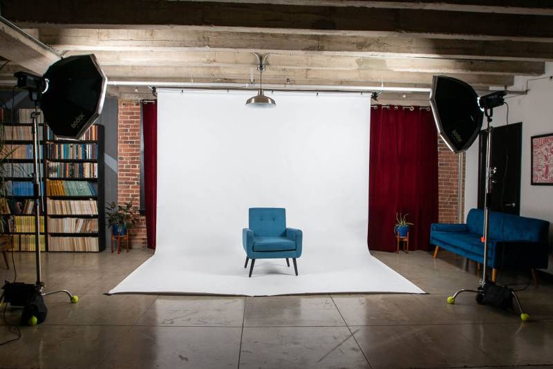 Shooting location set in the iconic and scenic landscapes of California, FRANCE