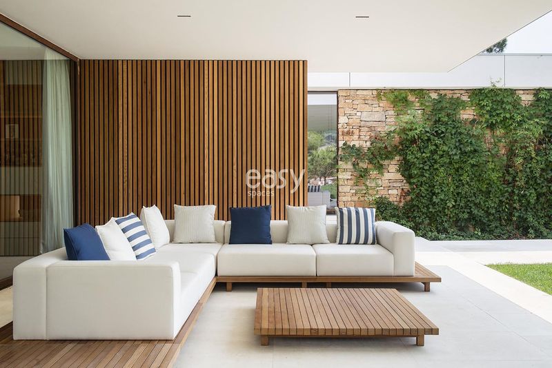 Locations ideal for photography and video shooting sessions in the vibrant city of Barcelona, Spain