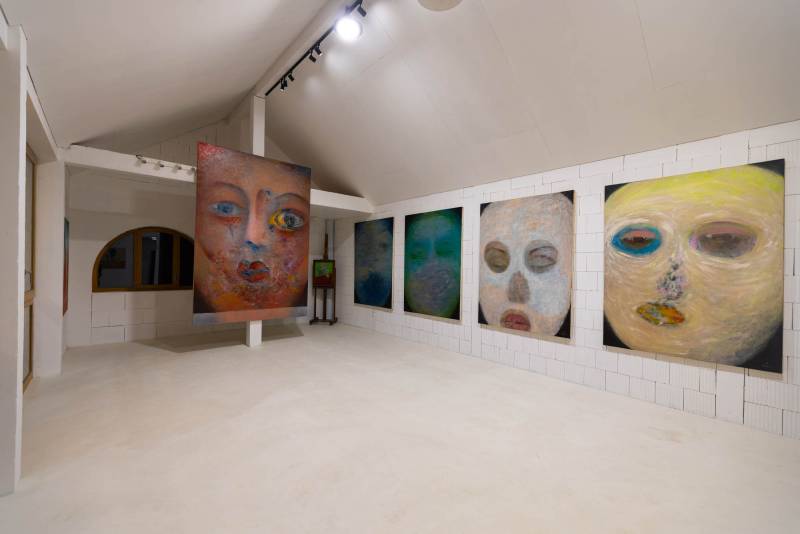 Place such as an artist's studio available for rent to host a cocktail event in Paris, France