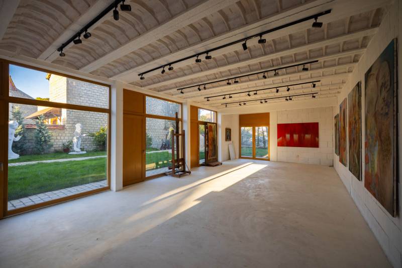 Renting a Room Specifically Designed for Hosting an Exhibition in Paris, FRANCE