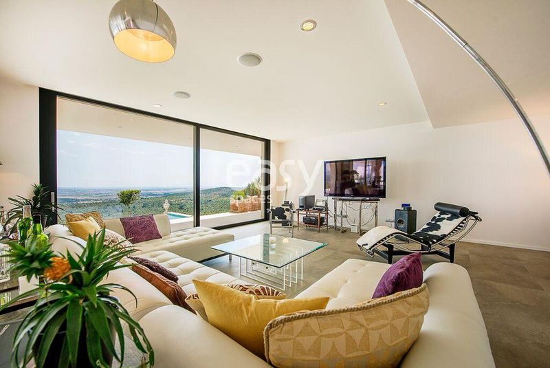 rent a modern villa for an exclusive and sophisticated product launch event