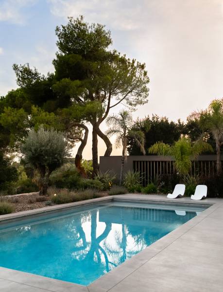 Large villa with swimming pool available in FRANCE for professional photo and video shooting sessions
