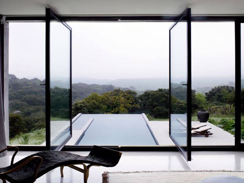 Looking for a beautiful, modern villa with stylish design and exquisite architecture ideally suited for a fashion photoshoot in Avignon