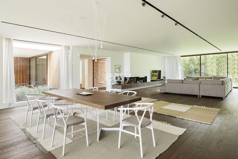 a place specially designed and well-equipped for professional photo production in Barcelona, Spain