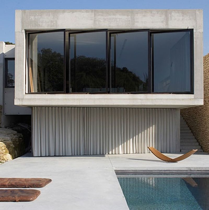 Architect-designed house specifically intended for professional fashion photoshoots