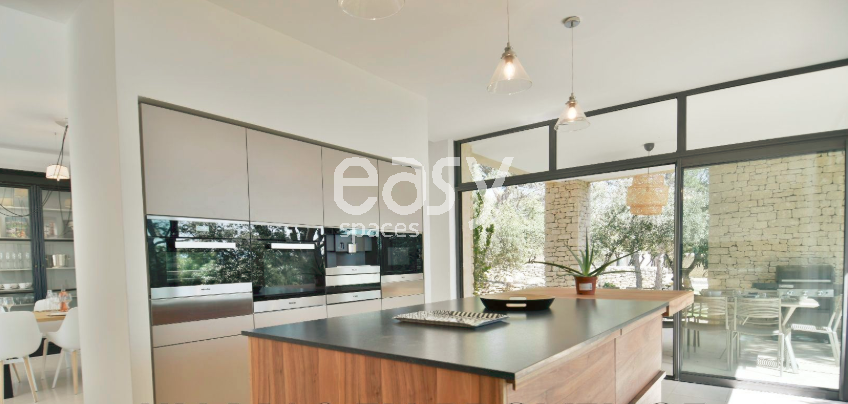 agency specializing in providing shooting locations in the southern region of France