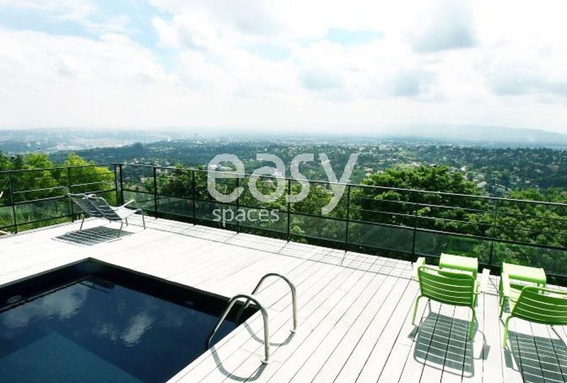 offer your location as a photography shooting venue in the city of Lyon