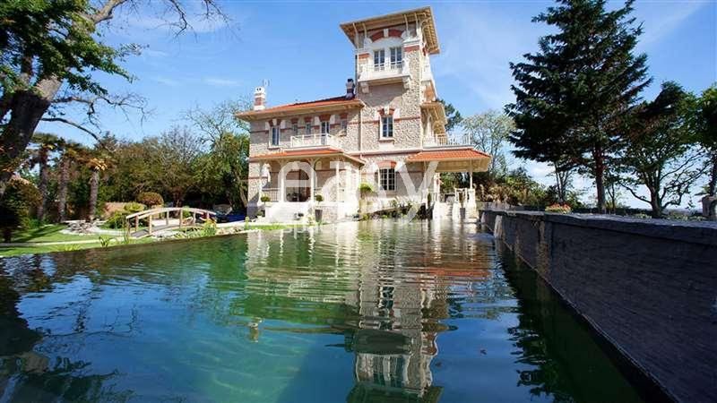 Rent a suitable and well-equipped place for hosting a business event near Bordeaux, FRANCE