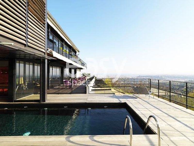 looking for a rooftop venue suitable for hosting professional business events