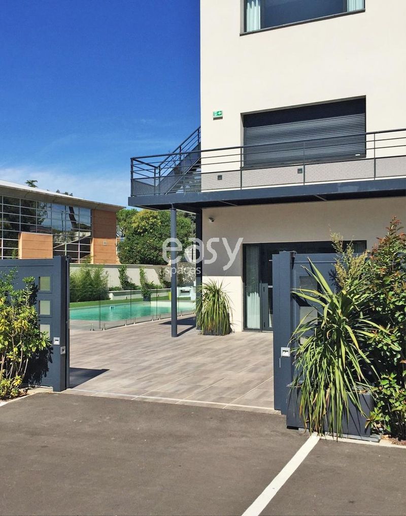 rental of a high-quality event space located in the city of Marseille