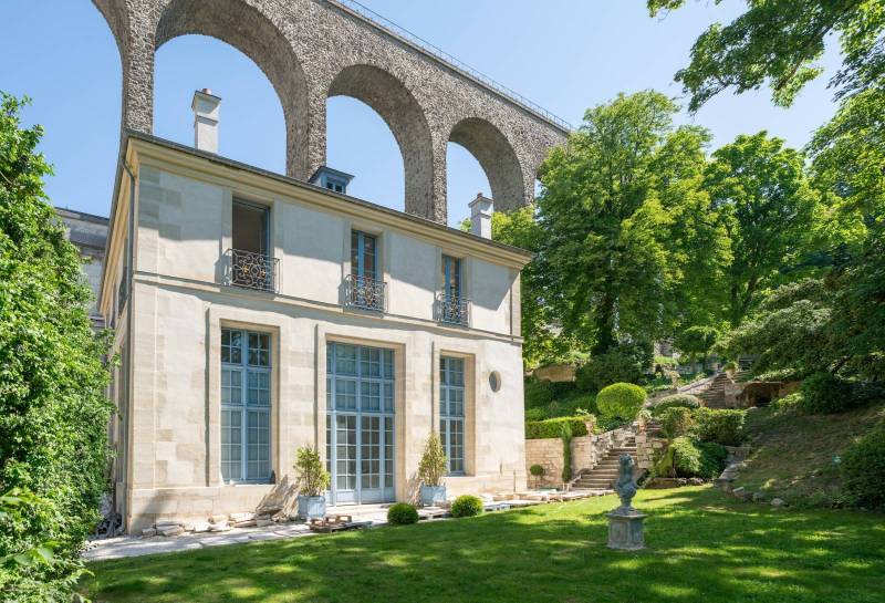 Rent a beautiful mansion for a photo shoot in Paris