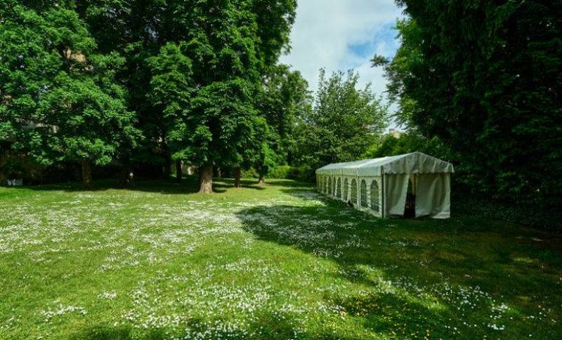 venue scouting in Paris