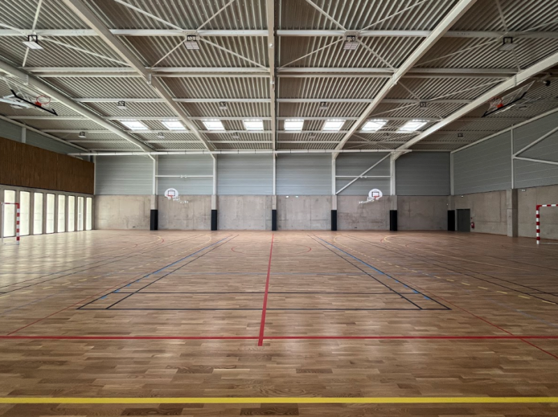 Rent a sports complex for an event in Marseille.