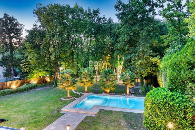 Unusual and Less Known Filming Location in Paris, FRANCE