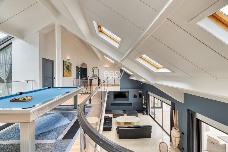 Contemporary House Suitable for Film Shooting Located in Paris, FRANCE
