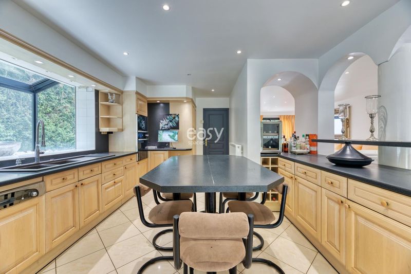 Unusual and extraordinary location for a photo shoot in Paris, FRANCE