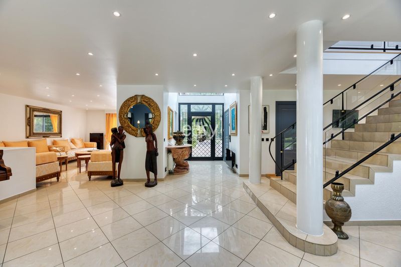 Villa available for rent for private or corporate event in the city of Paris, FRANCE