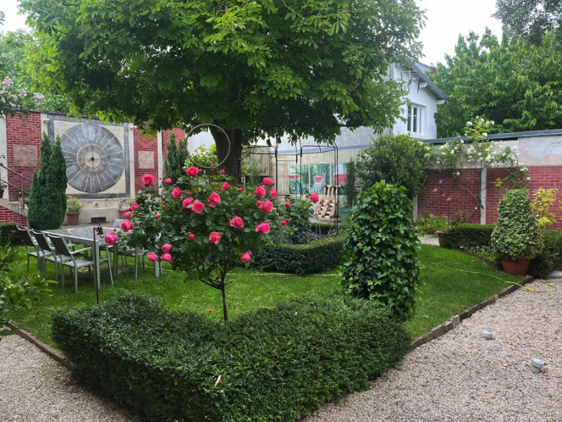 set design for filming in Paris