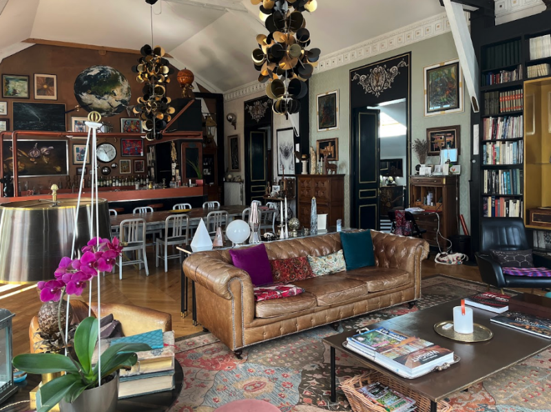 renting a house in the Paris suburbs for a photoshoot