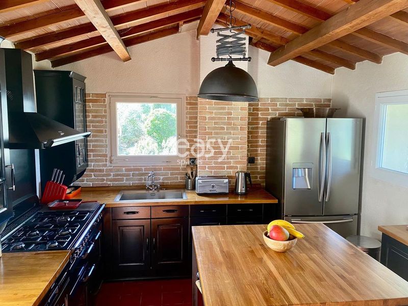 kitchen specifically designed for professional photo shooting sessions in FRANCE