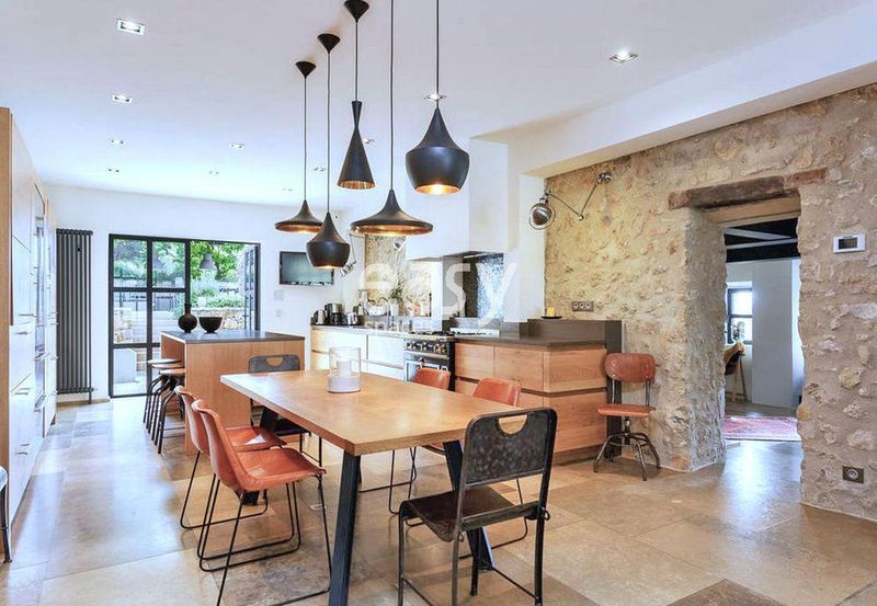 Where can you find a picturesque rustic setting perfect for hosting a professional event?