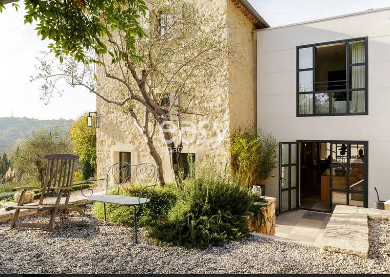 Filming locations, including the beautiful cities of Nice and Cannes