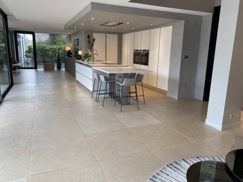 House with swimming pool in FRANCE suitable for photo shoot in Lyon area