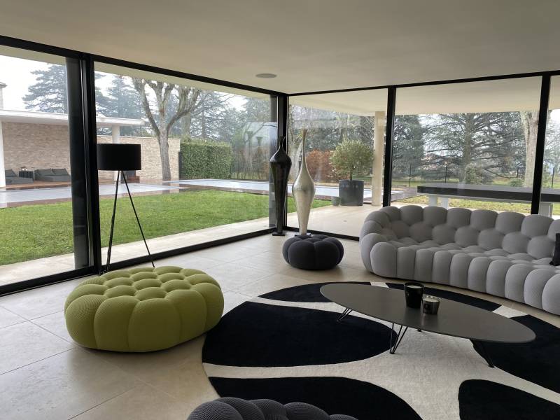 House available for rent in Lyon specifically for professional photo and video shooting purposes in France