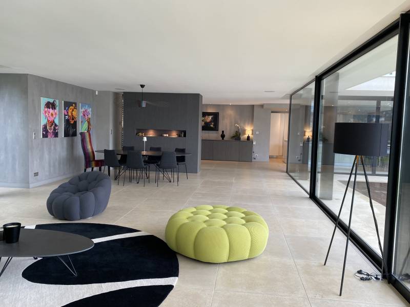 renting a house for a professional photo shoot production in FRANCE to ensure optimal conditions