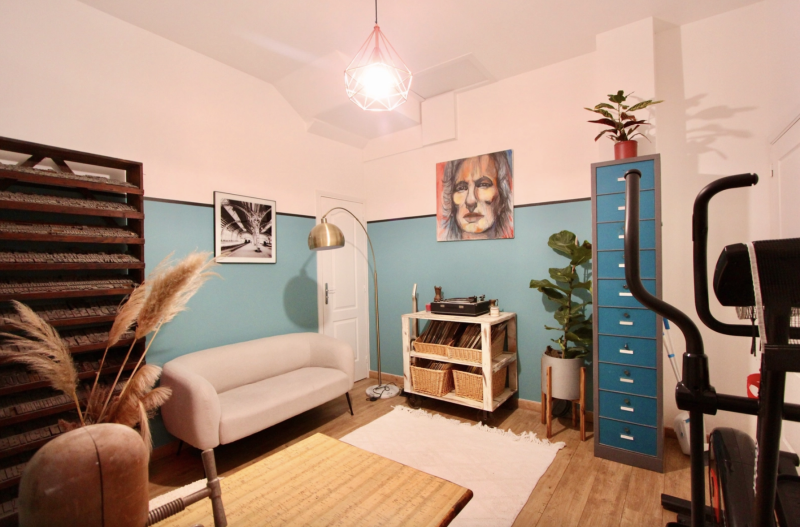 Where to Find an Industrial Loft Ideal for Film Shooting and Creative Projects in Paris, FRANCE